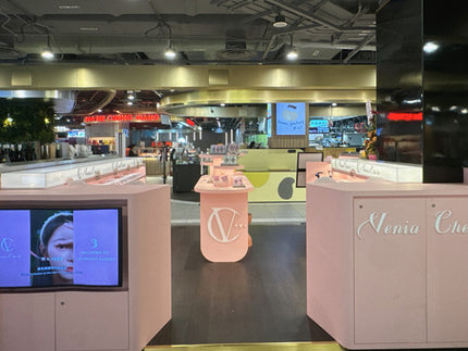 VENIACHERIE PRESS ON NAILS (Woodleigh Mall Store )